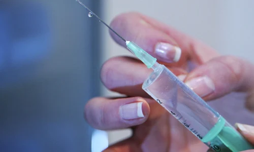 vaccin in seringa jpeg