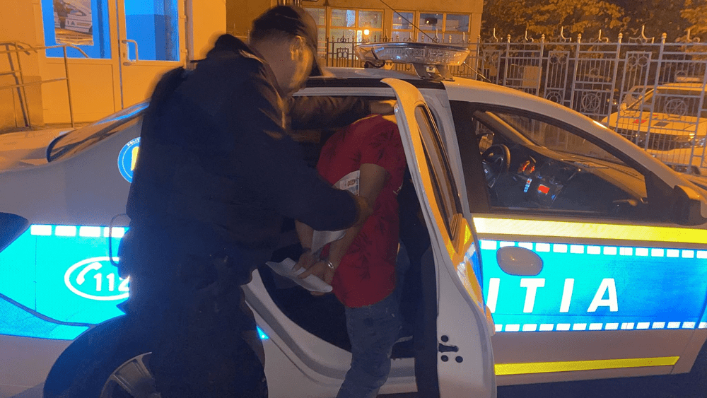 Șoferul care a vrut să calce cu duba un bărbat, reținut. Incidentul s-a petrecut în centrul Piteștiului
