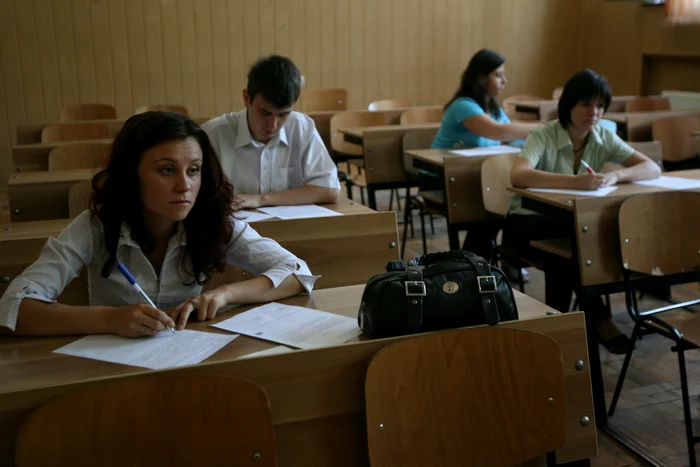 elevi la examen