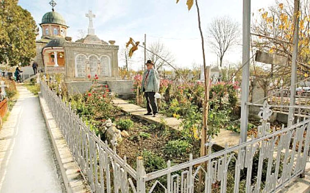 Lăcaşul de cult  care a ars a fost  reconstruit