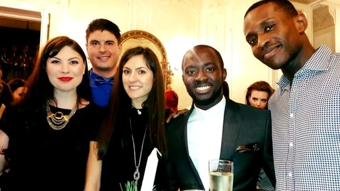 Tobi şi Michel s-au simţit în largul lor la petrecere şi au făcut fotografii cu cei prezenţi, printre care tenorul Oliver Popa, Allma Somkereki şi Corina Stoicescu