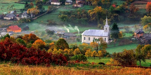 5 locuri din România pe care trebuie să le vizitezi toamna asta