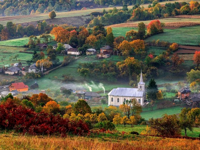 5 locuri din România pe care trebuie să le vizitezi toamna asta