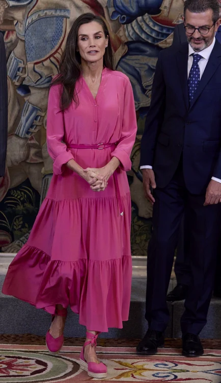 Regina Letizia a purtat o ținută roz de la Hugo Boss (Foto: Profimedia)