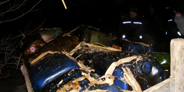 Oamenii legii au reuşit să recupereze cele 30 de bidoane