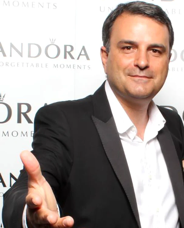 
    Lucian Mîndruță a primit acordul CNA ca, de la anul, să lanseze pe cablu și pe Internet o nouă televiziune de știrifoto: Click!  