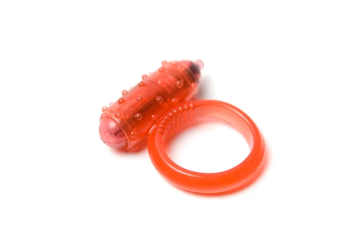 Acest inel pentru penis poate duce la erecţii mai tari, de o durată mai lungă şi întârzie ejacularea