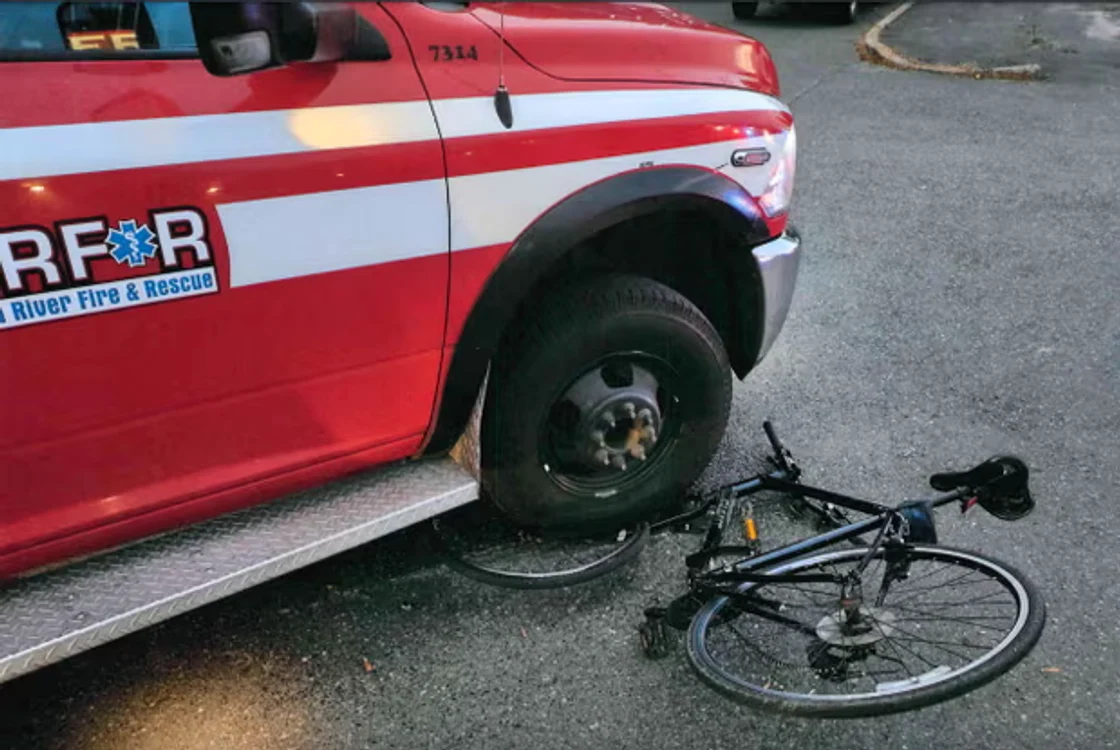 Biciclistul a fost lovit de o ambulanță Foto: Departamentul de Poliție Rainier