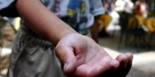 Italia: româncă de 14 ani însărcinată în 8 luni obligată să cerşească