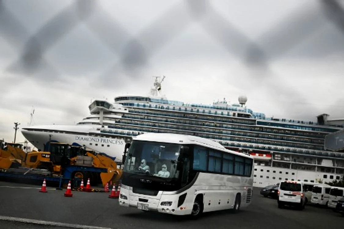 Pe nava de croazieră Princess Diamond, aflată în carantină în portul japonez Yokohama, sunt 3700 de oameniSursa foto: EPA-EFE