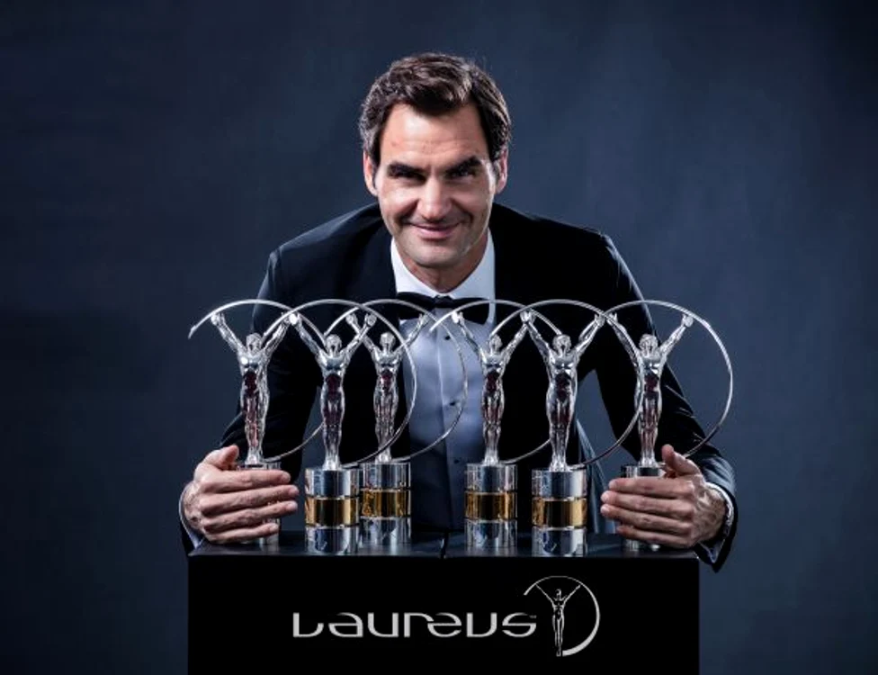 
    Roger Federer si cele cinci trofee adunate de-a lungul cariereiFOTO: Guliver/ GettyImage  