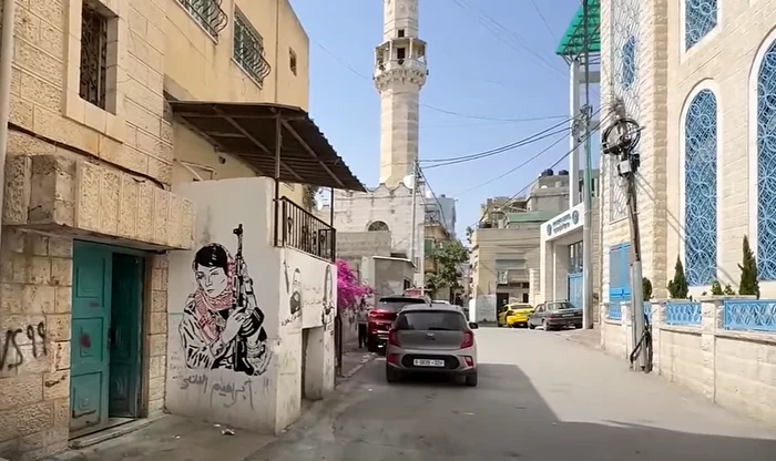 Casele palestinienilor au imagini ale celor care au comis atentate teroriște. FOTO: Captura video 