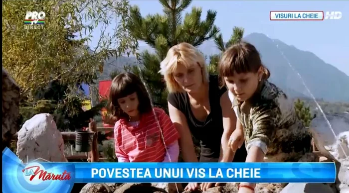 Maria alături de fetiţele sale