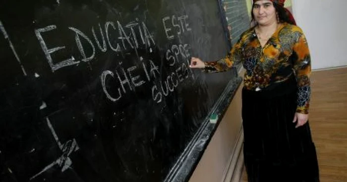 Ioana Miclescu este elevă în clasa a IX-a la seral