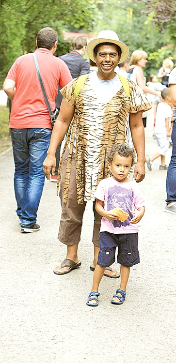 Mark, împreună cu fiul său