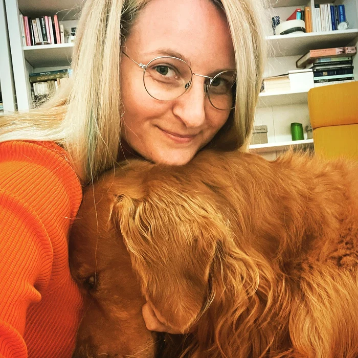 Psihologul Sabina Isdrailă și câinele ei, Jung