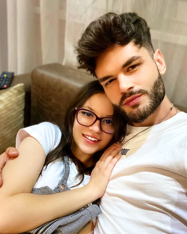 Edward a cerut-o în căsătorie pe Cleopatra chiar în ziua în care solista a împlinit 18 ani Sursă foto: Arhivă personală