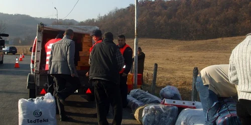 Marfa cumparata din complexele comerciale din Bucuresti, confiscata la Milcoiu