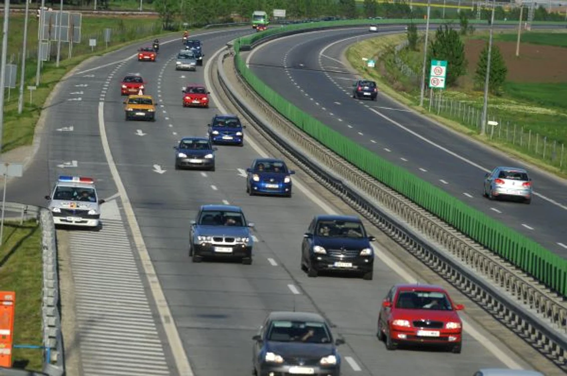 
    Drumul spre mare a devenit o aventură pe Autostrada Soareluifoto: Click!  