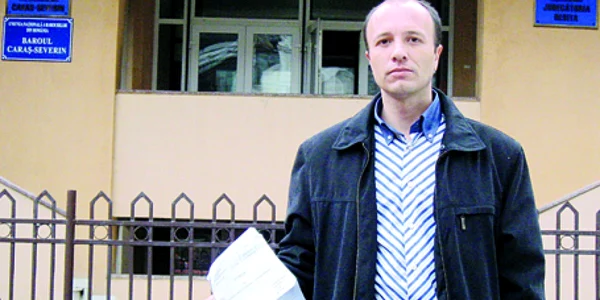 Sorin Mocîrţ, juristul CNS Cartel Alfa Caraş, şi-a început săptămâna cu o acţiune colectivă a sindicaliştilor din Primăria Reşiţa