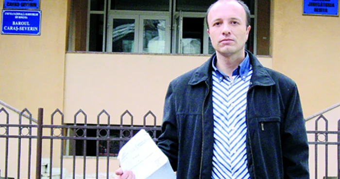 Sorin Mocîrţ, juristul CNS Cartel Alfa Caraş, şi-a început săptămâna cu o acţiune colectivă a sindicaliştilor din Primăria Reşiţa