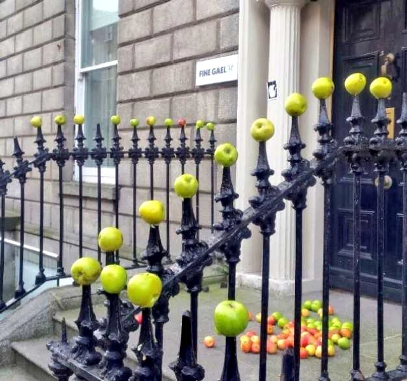 protest apple irlanda foto twitter patricia macbride
