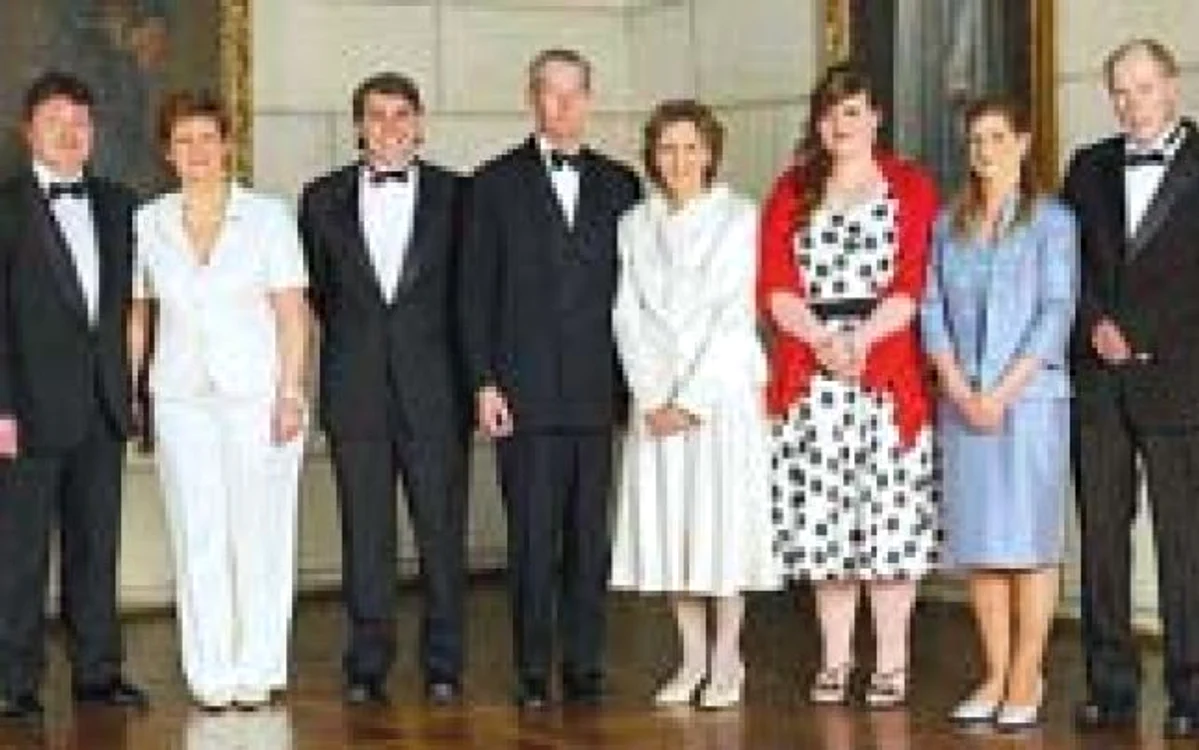 Tablou de familie: Nicolae, în dreapta Regelui