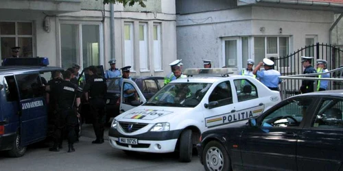 Botoşani: 11 poliţişti îşi vor pierde locurile de muncă