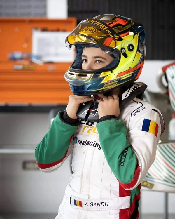 
    Albert Sandu l-a provocat pe Dorian Popa la karting și i-ar plăcea să se întreacă cu Dani Oțilfoto: Facebook  