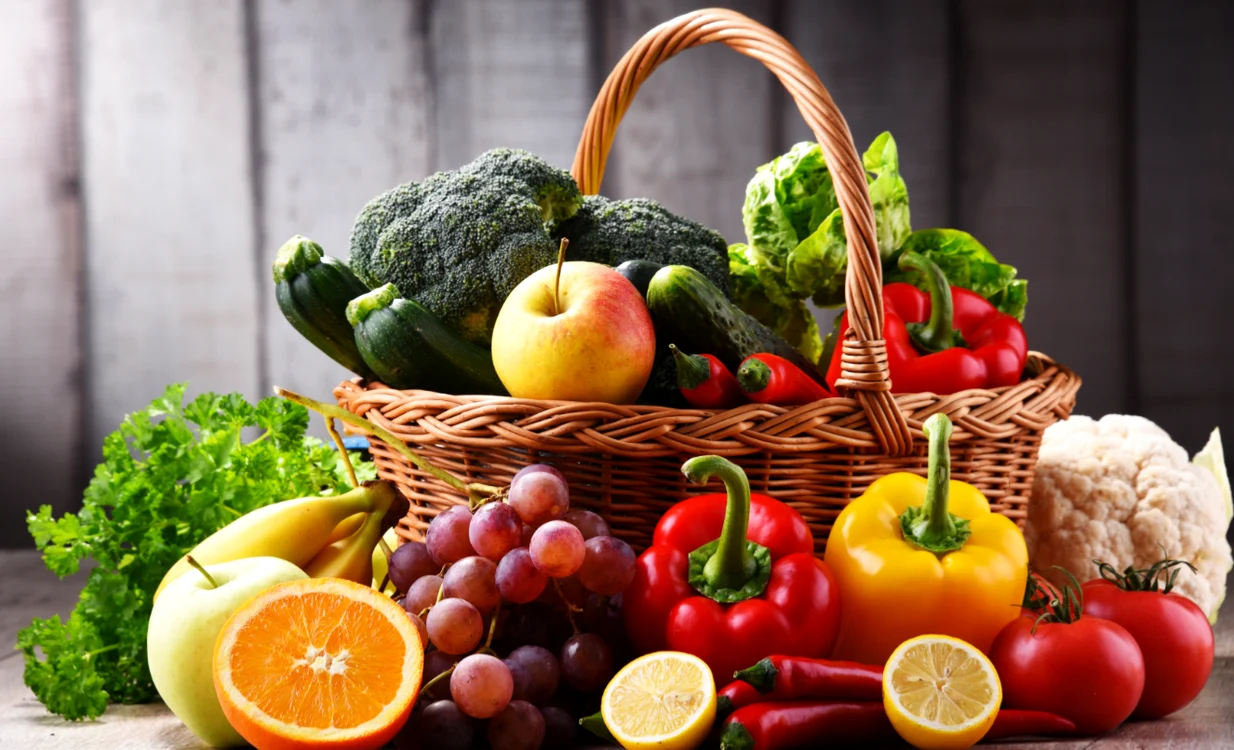 Vă puteți asigura necesarul de vitamina C din numeroase fructe și legume. Foto: Shutterstock