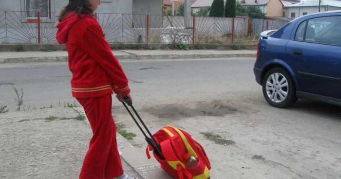 Târgovişte: Adio ghiozdan, bun venit troller