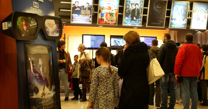 La fiecare proiecţie Avatar zeci de ieşeni iau cu asalt ghişeele de bilete