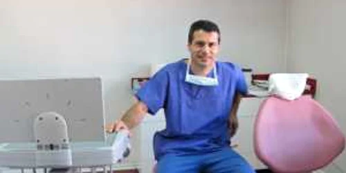 Chirurgul Simion Bran în clinica din Alba Iulia