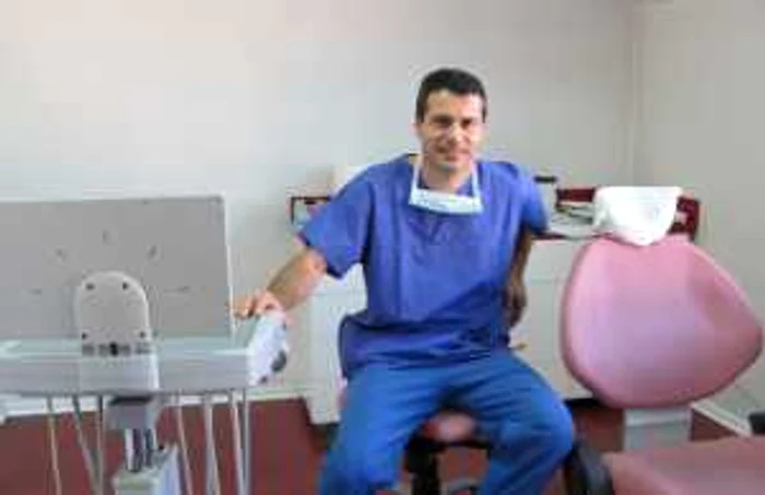 Chirurgul Simion Bran în clinica din Alba Iulia