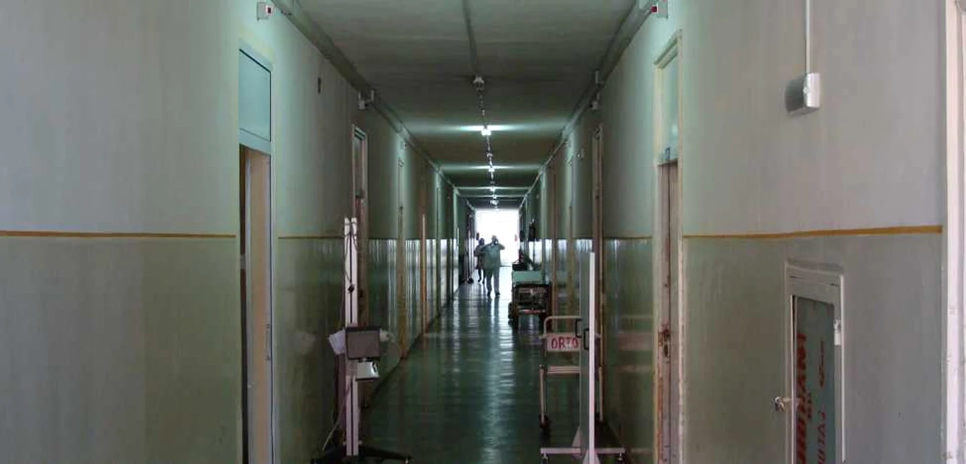 Arad: Printre persoanele diagnosticate azi cu gripă porcină se află şi un elev de 17 ani