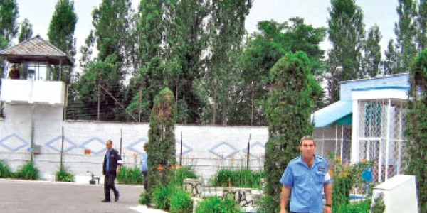 Puşcăriile pline bagă gardienii în grevă