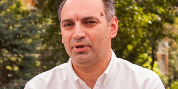 Dr. Costovici