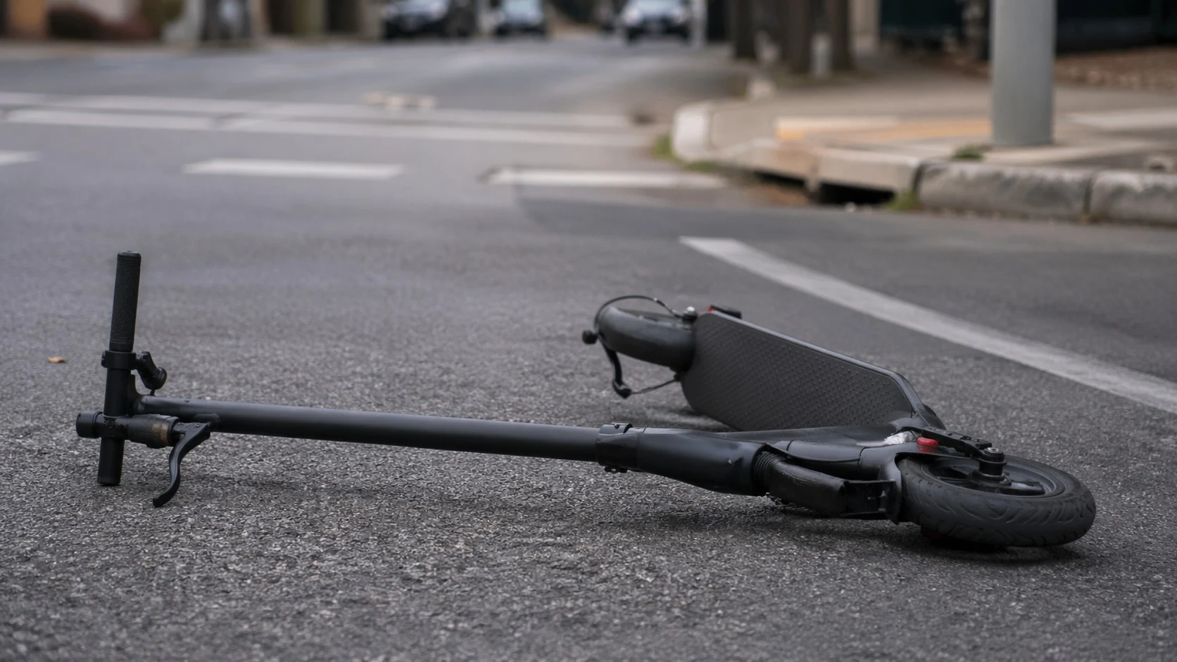 O tânără, cetățean străin, a murit după ce a căzut de pe trotinetă în Capitală. Medicii nu au mai putut face nimic