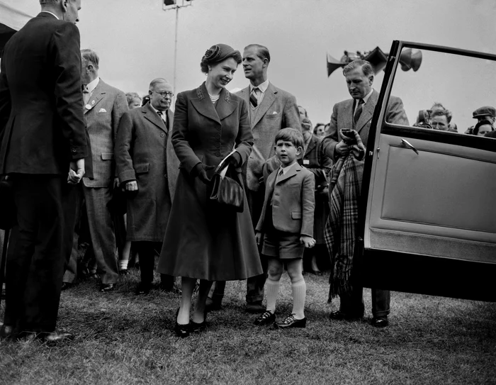 Prințul Charles mic, alături de părinții săi Elisabeta și Philip, GettyImages (2) jpg