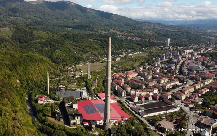 Coș de fum din Lupeni. Foto: Daniel Guță