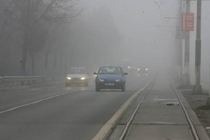 
    Şoferii trebuie să fie mai vigilenţi pe timp de ceaţăfoto: Click!  