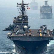 USS Boxer la trecerea prin Strămtoarea Ormuz