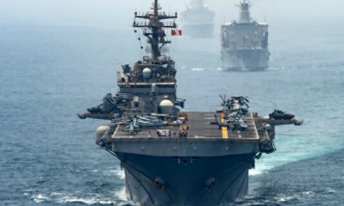 USS Boxer la trecerea prin Strămtoarea Ormuz