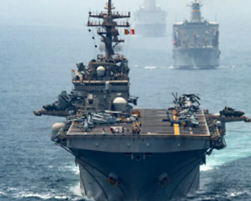 USS Boxer la trecerea prin Strămtoarea Ormuz