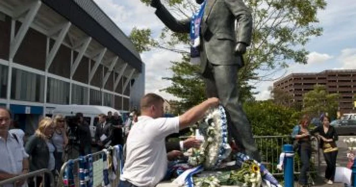 FOTBAL: Aplauze pentru Bobby Robson la debutul Premier League