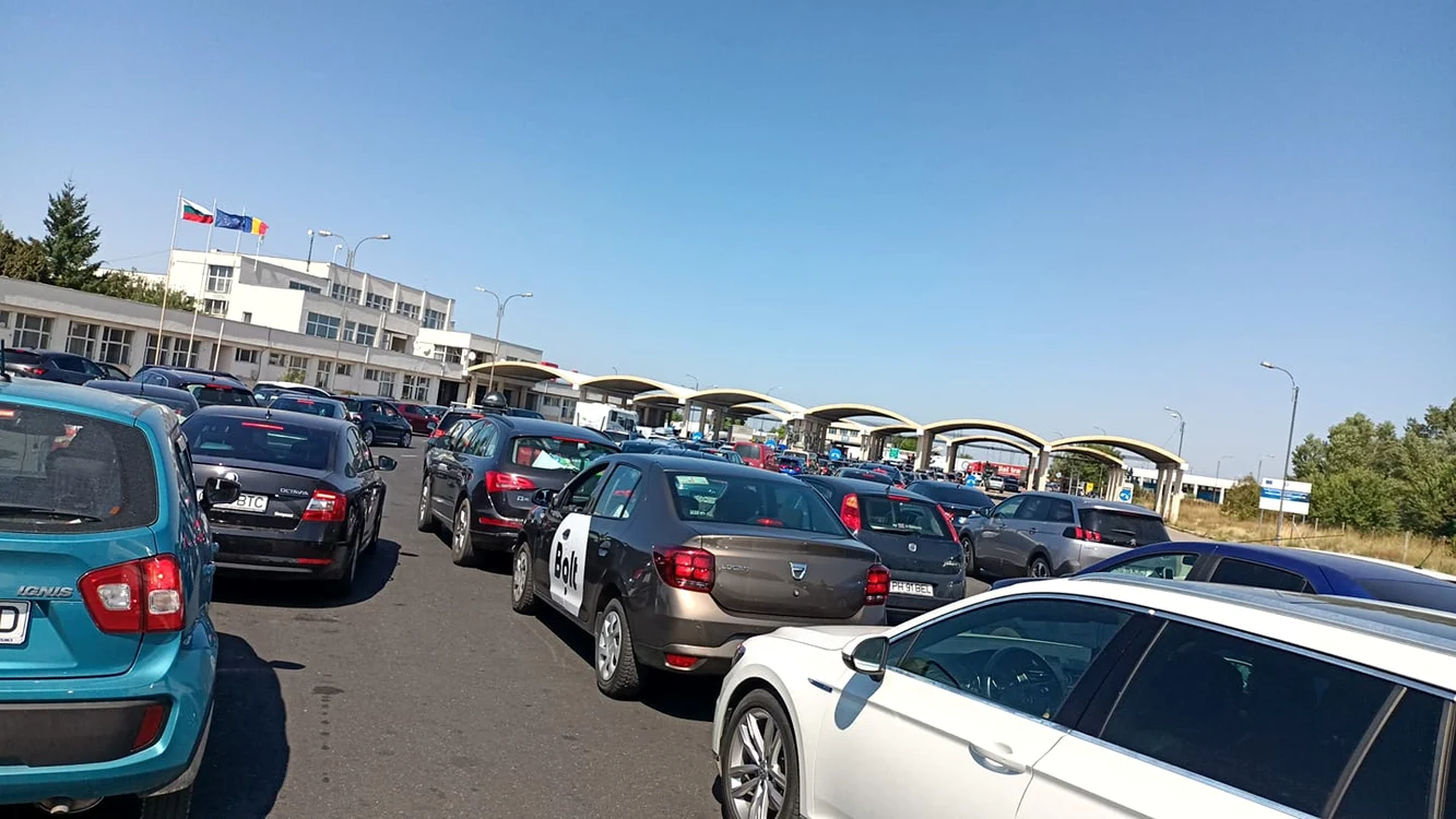 
    Așa arăta ieri după-amiază zona de intrare în România, de la Vama Ruse-GiurgiuFoto: Vacante Litoral Bulgaria  