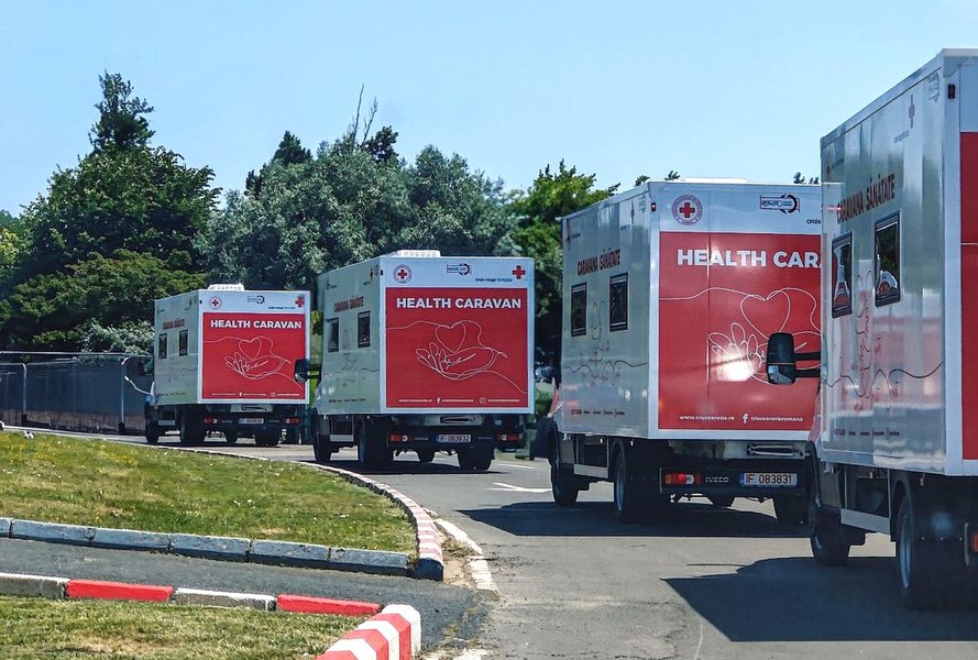 Cabinetele pe roți ale Crucii Roșii care străbat sute de kilometri să facă România bine FOTO
