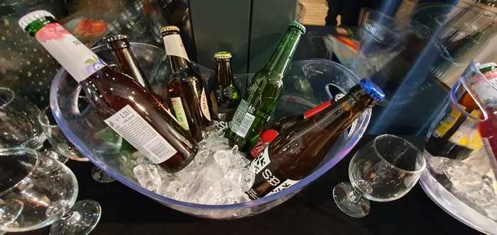 Românii nu mai bere în oraș și preferă să o facă acasă