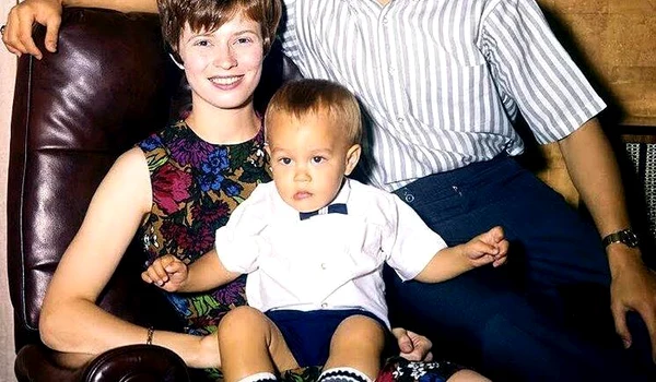 1 linda lee cadwell with bruce lee and brandon lee jpg jpeg