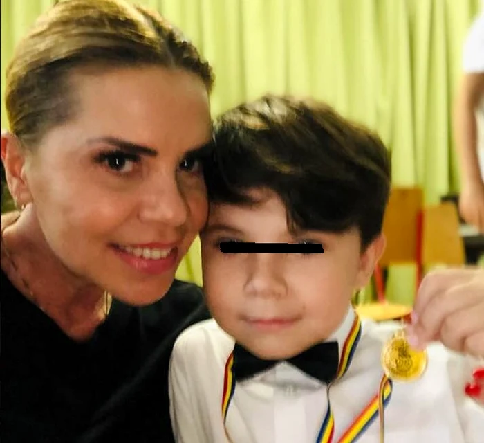 Băiețelul cel mic al Luminiței Anghel a terminat clasa întâi Foto Facebook